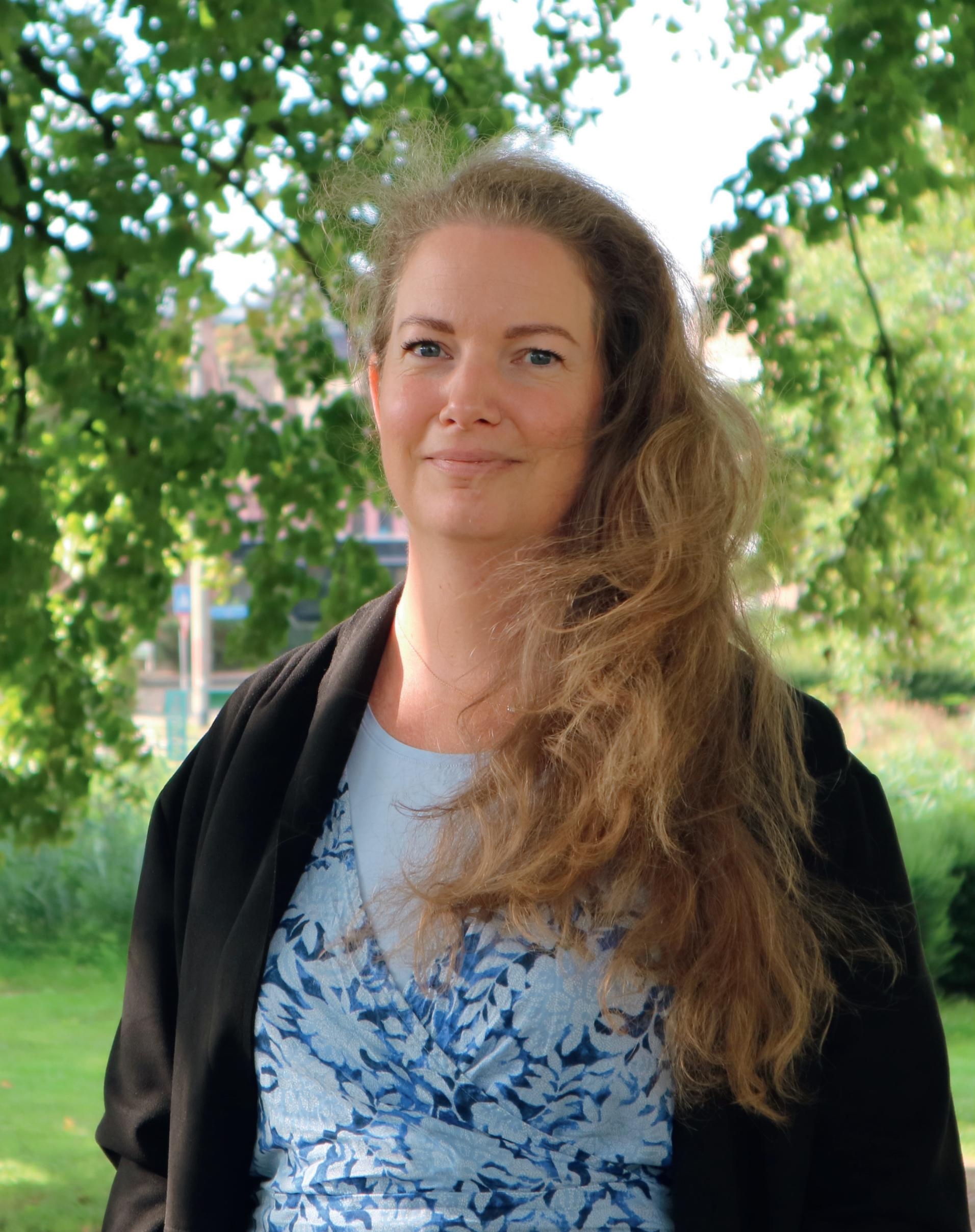 Portret van Naomi van Embden, thuisbegeleider bij Thuiszorg Groot Gelre.