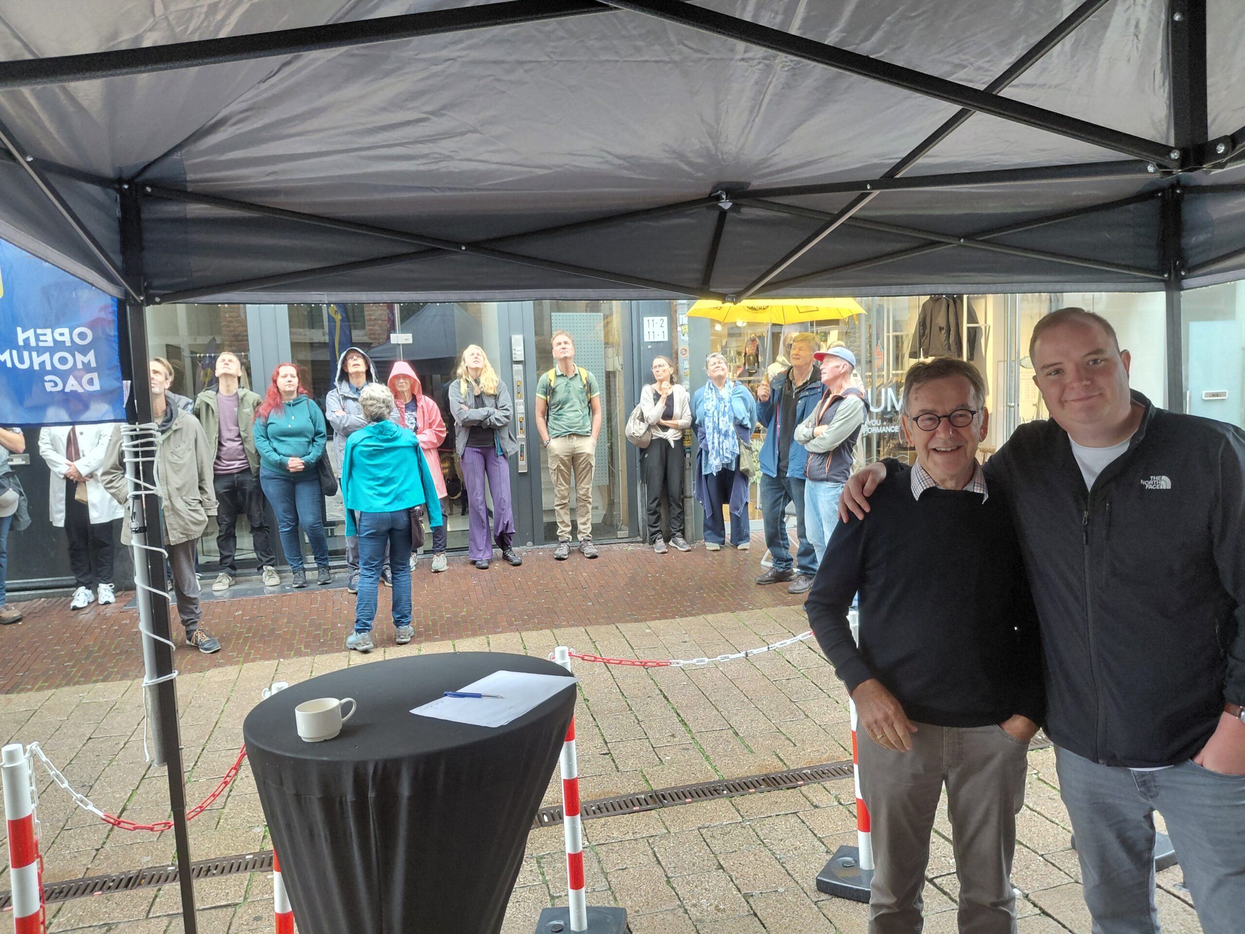 Bezoekers tijdens een rondleiding bij het Sint Petersgasthuis tijdens Open Monumentendag 2026.