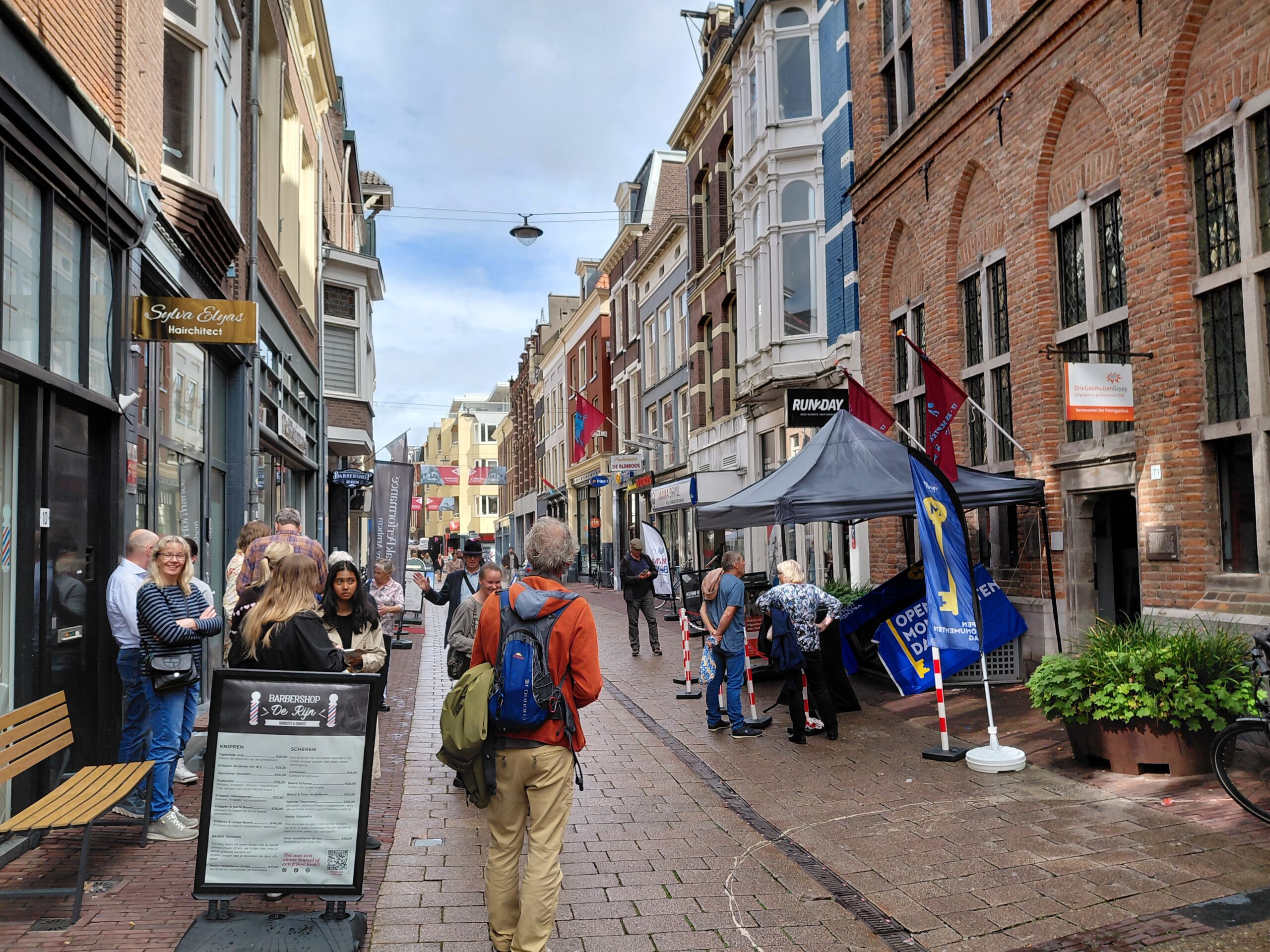Bezoekers bij het Sint Petersgasthuis tijdens Open Monumentendag 2026.